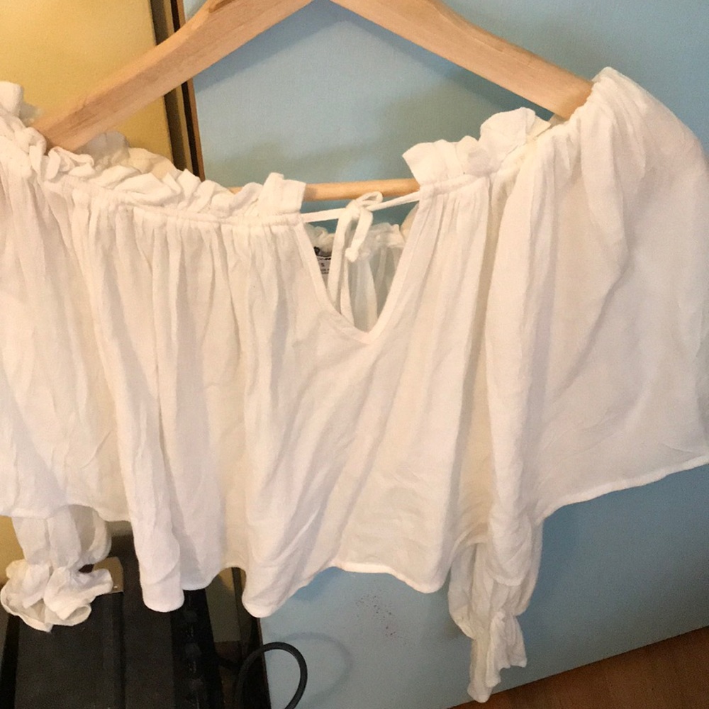 FASHION NOVA Over the shoulder white Top Size S